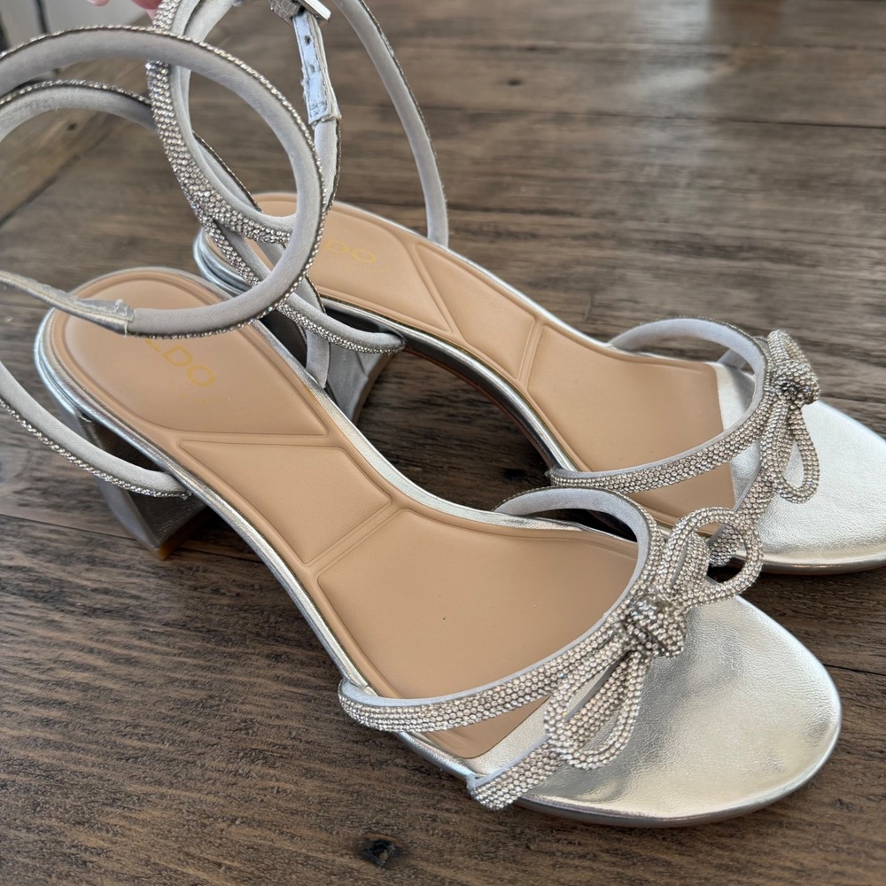 Aldo 7.5 Silver Bouclette Rhinestone Bow Block Heel Sandals Pillow Walk Metallic